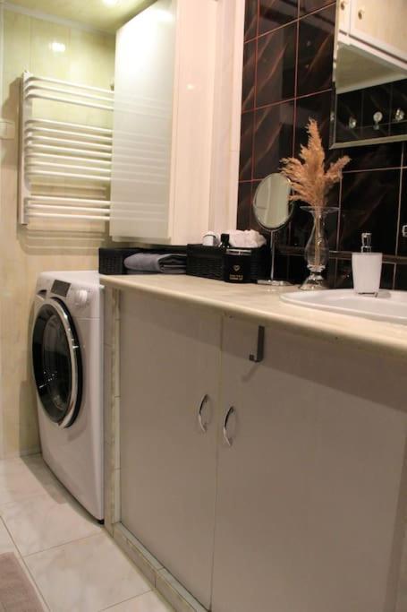 Uroczy, Jasny Apartament Oraz Bezplatny Parking! Apartment Krasków Exterior foto