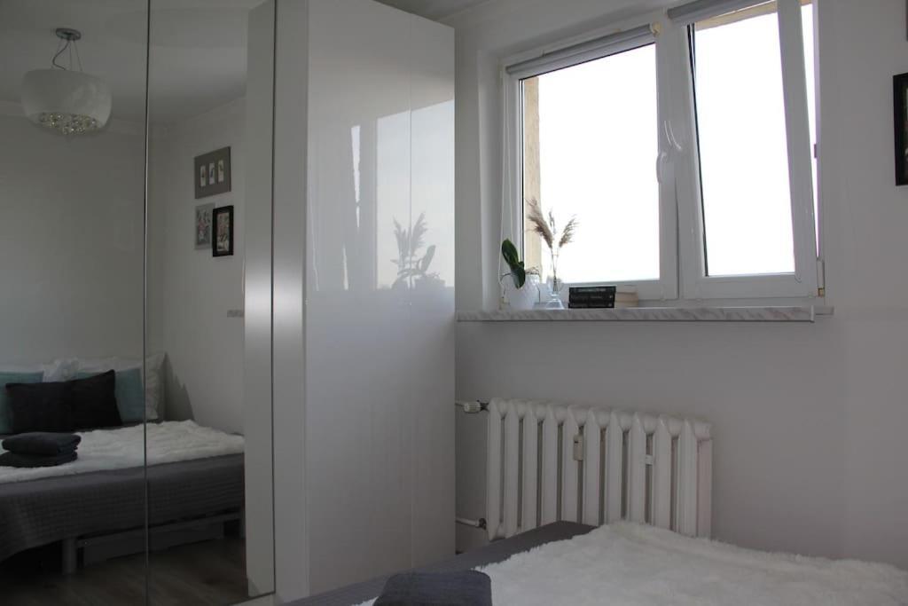 Uroczy, Jasny Apartament Oraz Bezplatny Parking! Apartment Krasków Exterior foto