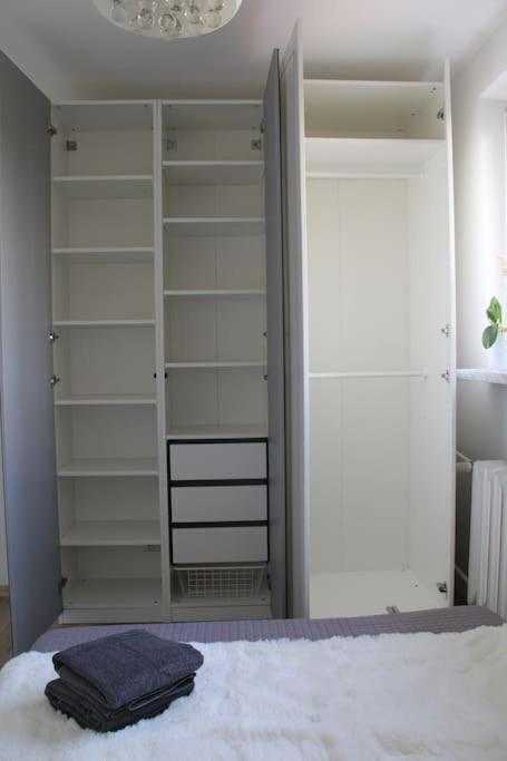 Uroczy, Jasny Apartament Oraz Bezplatny Parking! Apartment Krasków Exterior foto
