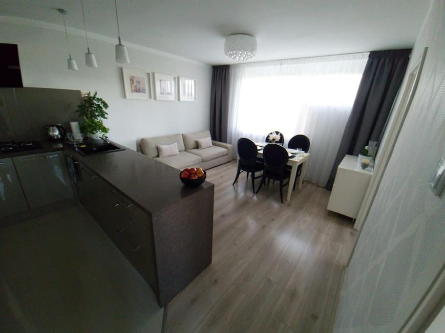 Uroczy, Jasny Apartament Oraz Bezplatny Parking! Apartment Krasków Exterior foto