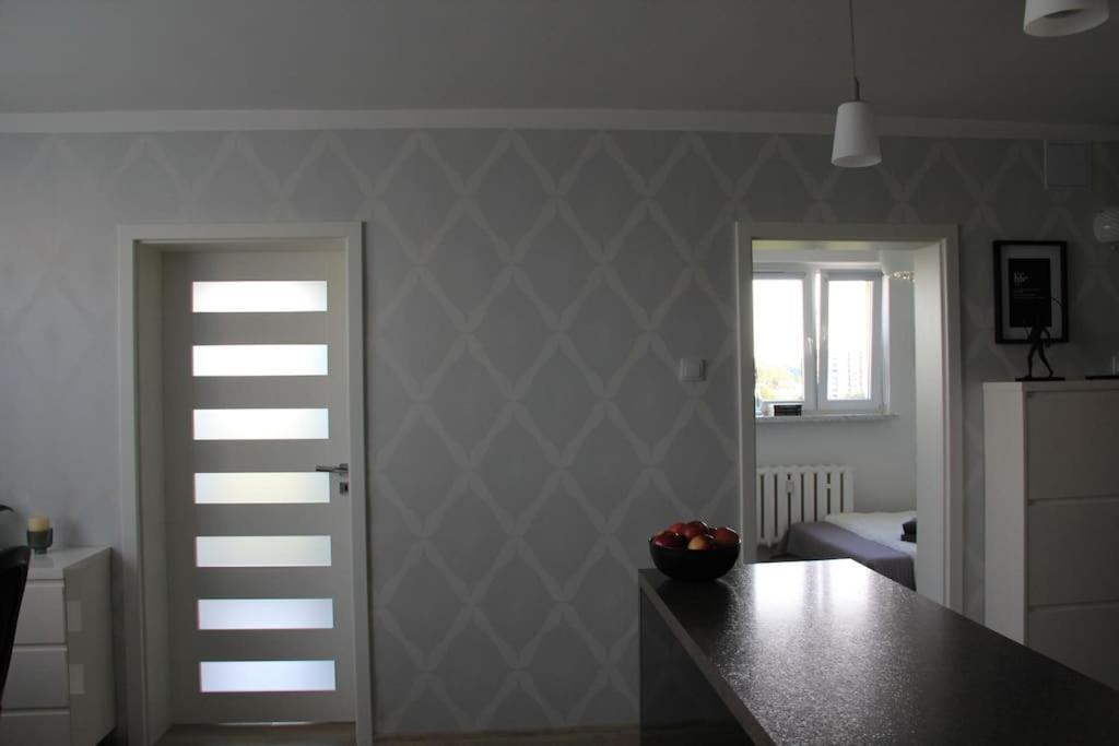 Uroczy, Jasny Apartament Oraz Bezplatny Parking! Apartment Krasków Exterior foto