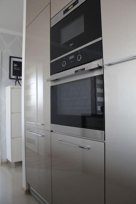 Uroczy, Jasny Apartament Oraz Bezplatny Parking! Apartment Krasków Exterior foto