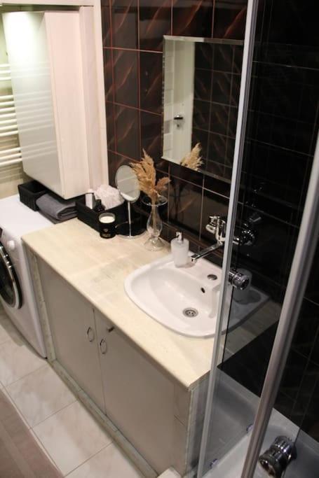 Uroczy, Jasny Apartament Oraz Bezplatny Parking! Apartment Krasków Exterior foto