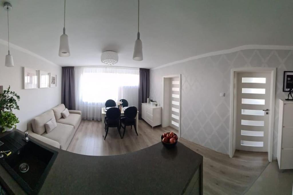 Uroczy, Jasny Apartament Oraz Bezplatny Parking! Apartment Krasków Exterior foto