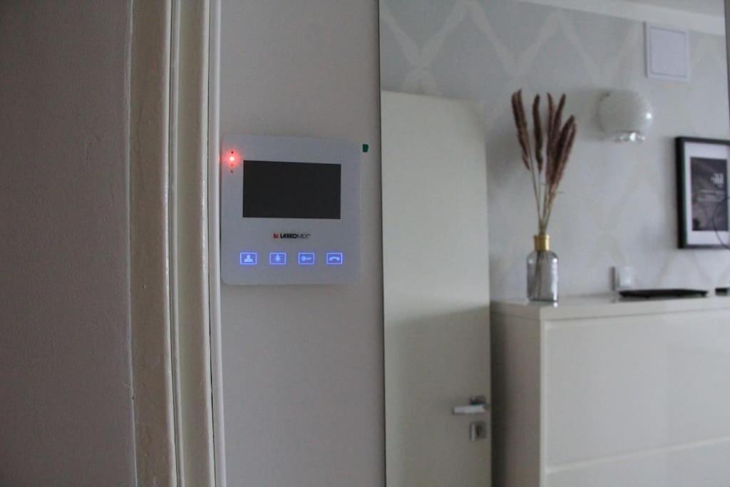 Uroczy, Jasny Apartament Oraz Bezplatny Parking! Apartment Krasków Exterior foto
