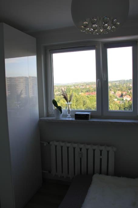 Uroczy, Jasny Apartament Oraz Bezplatny Parking! Apartment Krasków Exterior foto